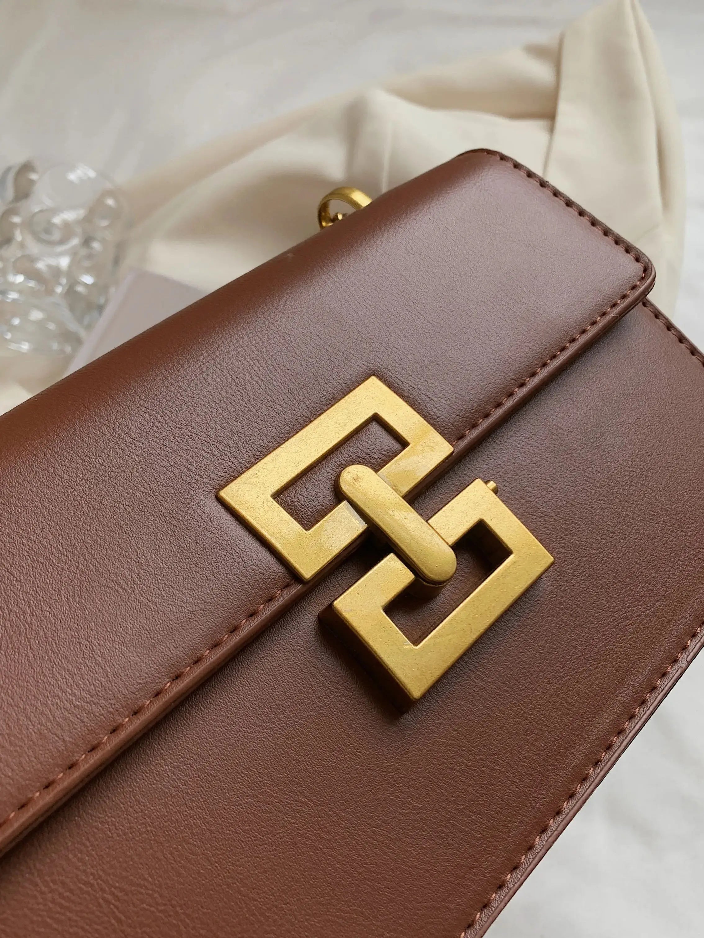 1pcs ladies pure color pu chain shoulder bag fashion lock middle compartment square bag suitable for mobile phone wallet dating gift