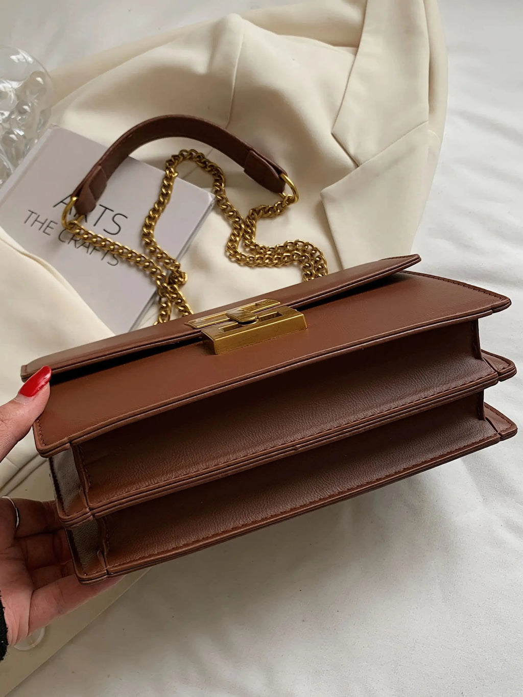 1pcs ladies pure color pu chain shoulder bag fashion lock middle compartment square bag suitable for mobile phone wallet dating gift