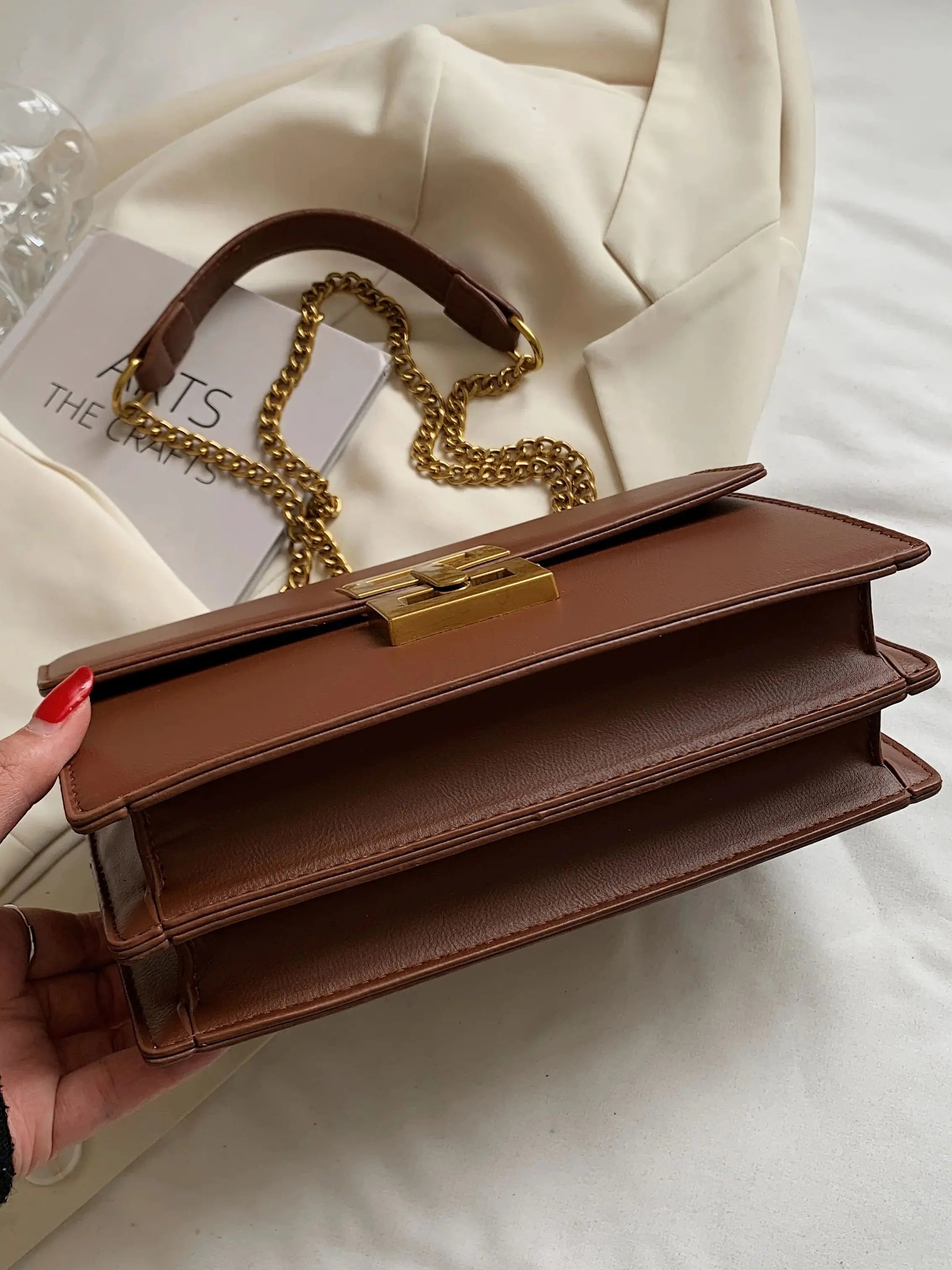 1pcs ladies pure color pu chain shoulder bag fashion lock middle compartment square bag suitable for mobile phone wallet dating gift