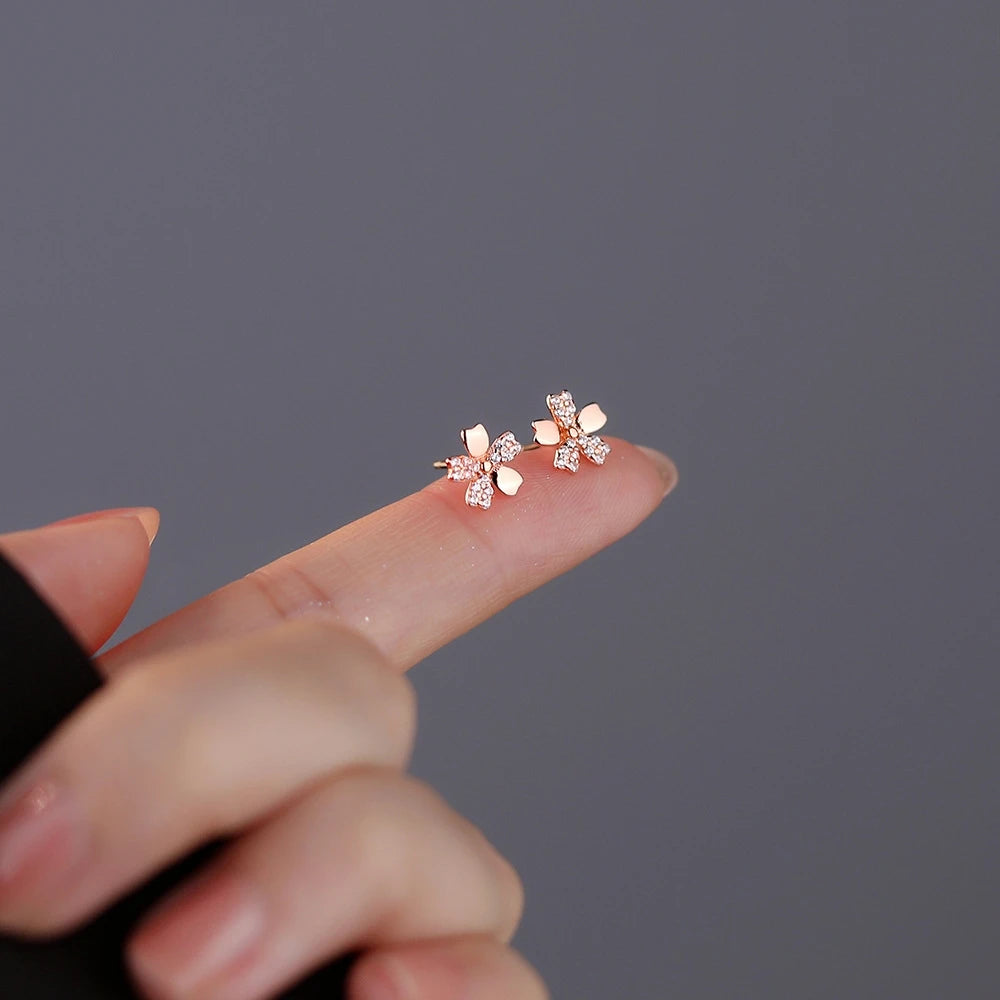 New Daisy Tulip Flowers Stud Earrings For Women Dropping Oil Hypoallergenic Earring Girls Pretty Korean Fashion Jewelry Gifts