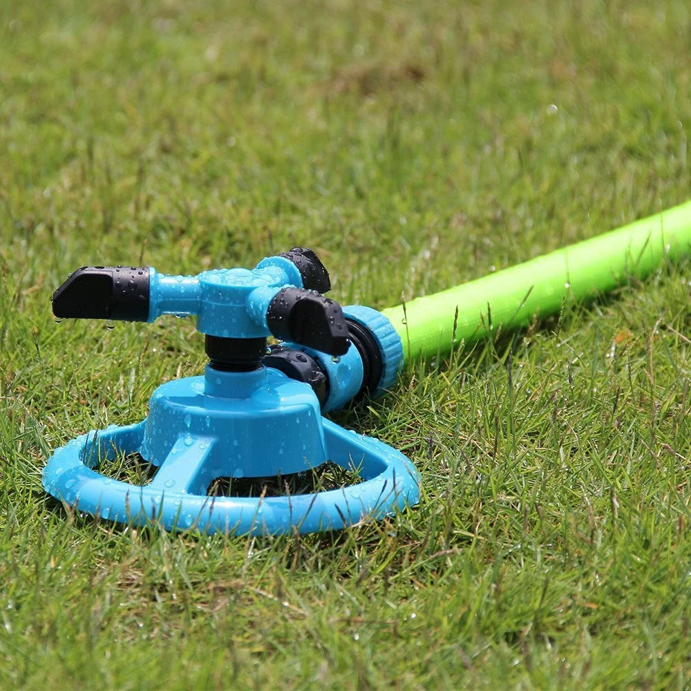 1PC Automatic Rotating Small Three-Pronged Sprinkler For Garden Lawns - A Gardening Irrigation Tool For Sprinkling Water.