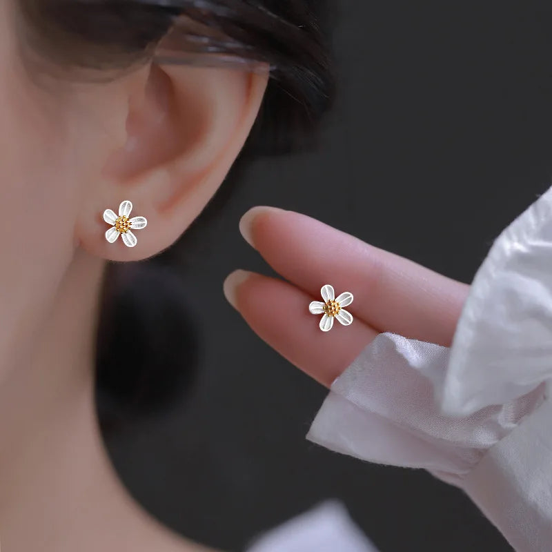 New Daisy Tulip Flowers Stud Earrings For Women Dropping Oil Hypoallergenic Earring Girls Pretty Korean Fashion Jewelry Gifts