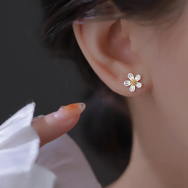 New Daisy Tulip Flowers Stud Earrings For Women Dropping Oil Hypoallergenic Earring Girls Pretty Korean Fashion Jewelry Gifts