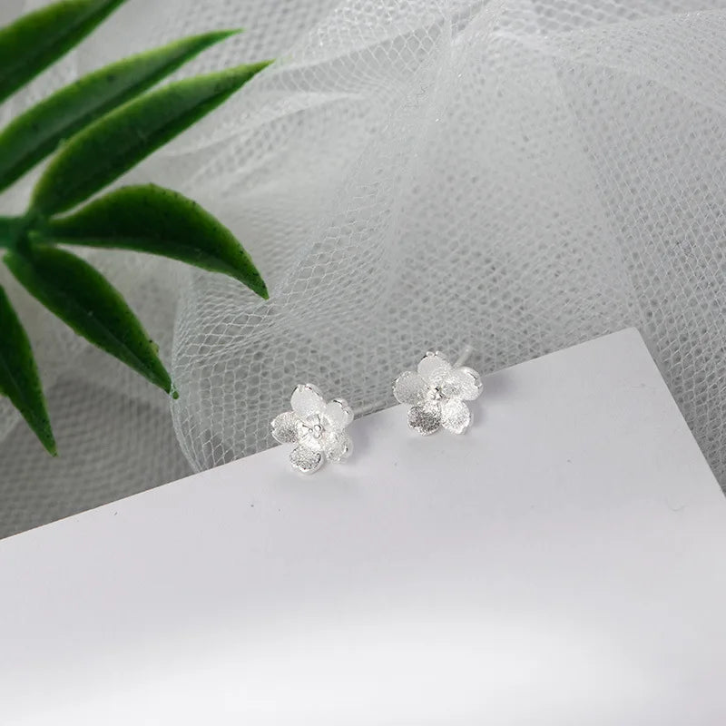 New Daisy Tulip Flowers Stud Earrings For Women Dropping Oil Hypoallergenic Earring Girls Pretty Korean Fashion Jewelry Gifts