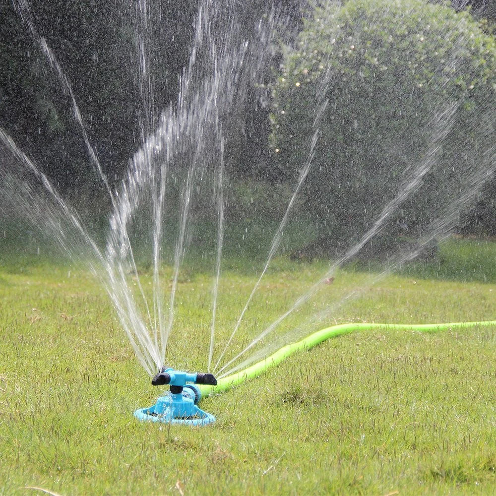 1PC Automatic Rotating Small Three-Pronged Sprinkler For Garden Lawns - A Gardening Irrigation Tool For Sprinkling Water.